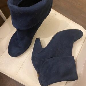 Stylish Navy Women's Boots
